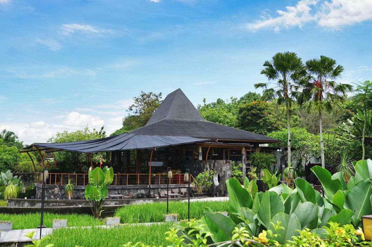 Abhayagiri - Sumberwatu Heritage Resort Randugunting Exterior photo