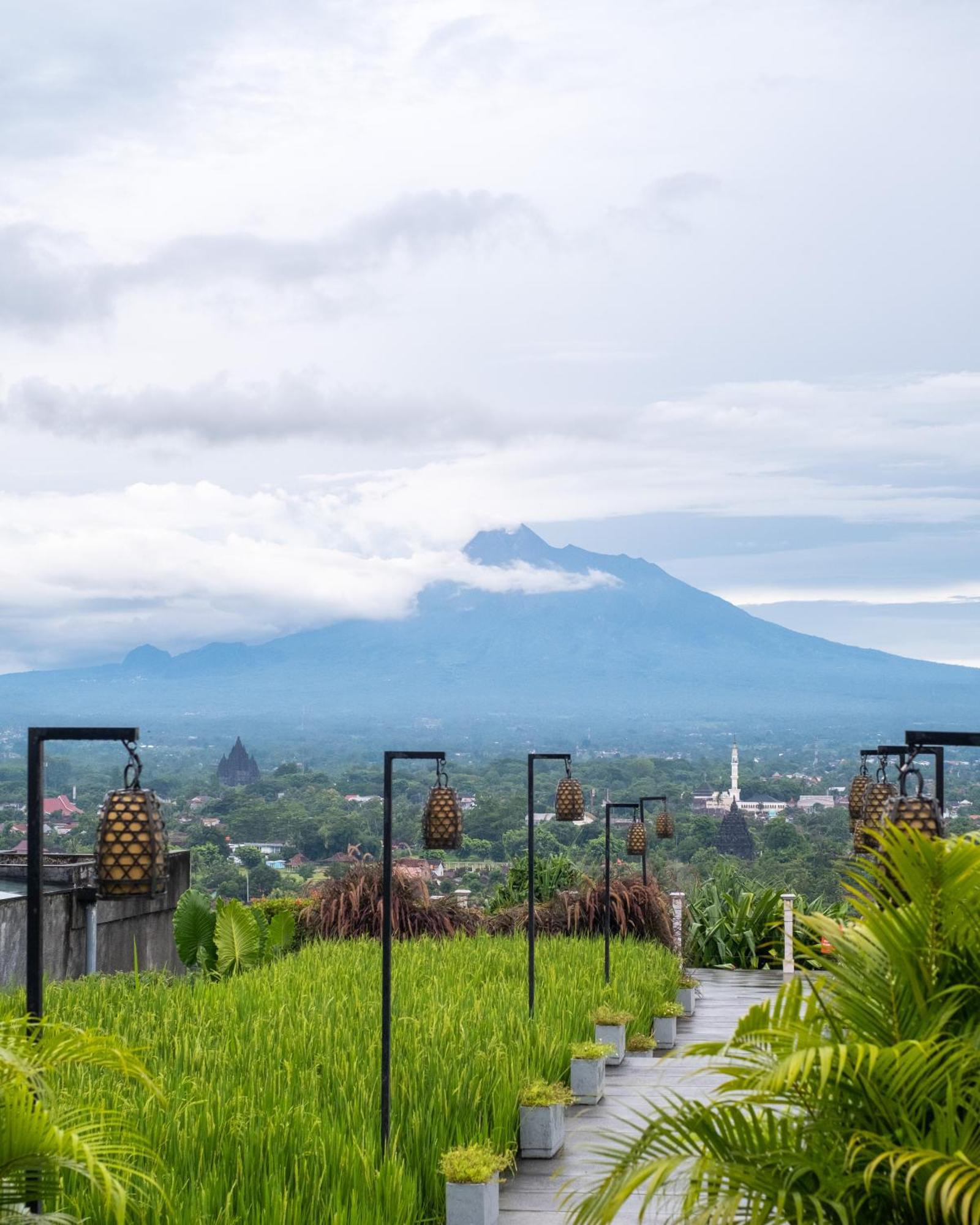 Abhayagiri - Sumberwatu Heritage Resort Randugunting Exterior photo