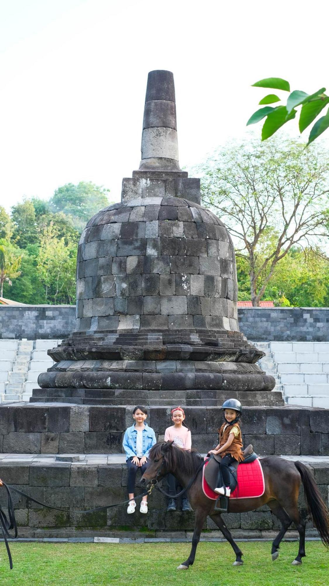 Abhayagiri - Sumberwatu Heritage Resort Randugunting Exterior photo