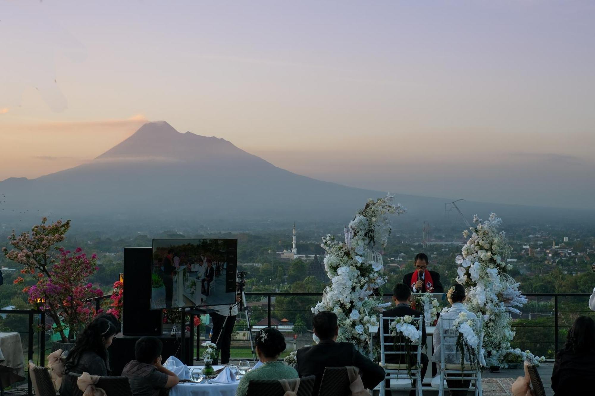 Abhayagiri - Sumberwatu Heritage Resort Randugunting Exterior photo
