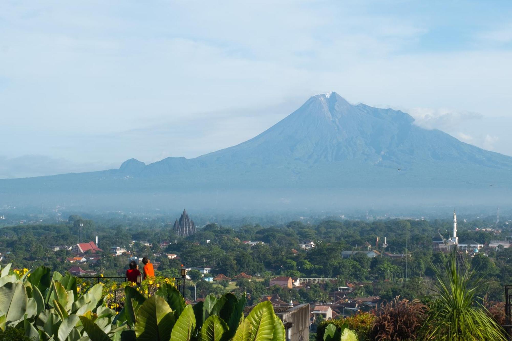 Abhayagiri - Sumberwatu Heritage Resort Randugunting Exterior photo