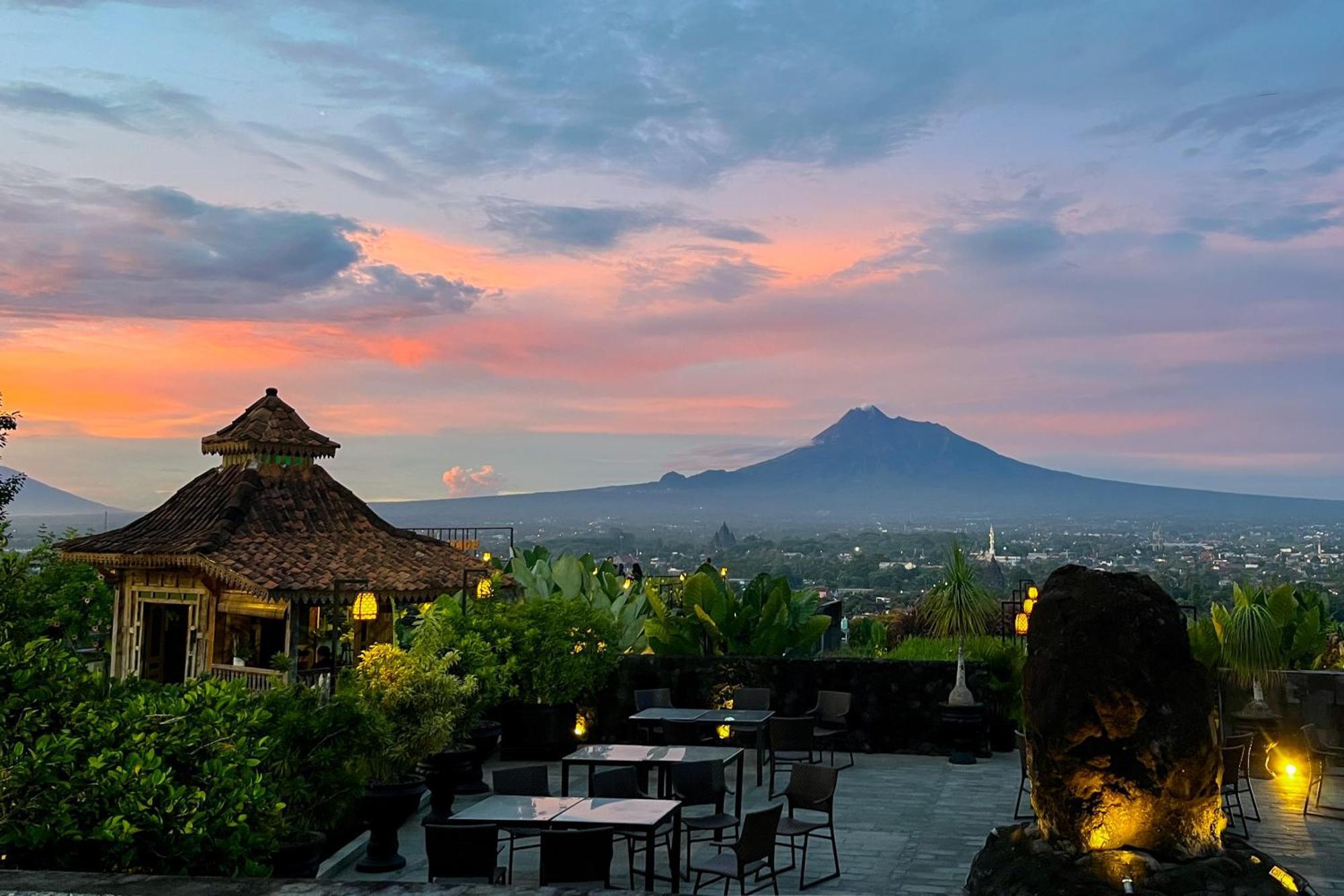 Abhayagiri - Sumberwatu Heritage Resort Randugunting Exterior photo