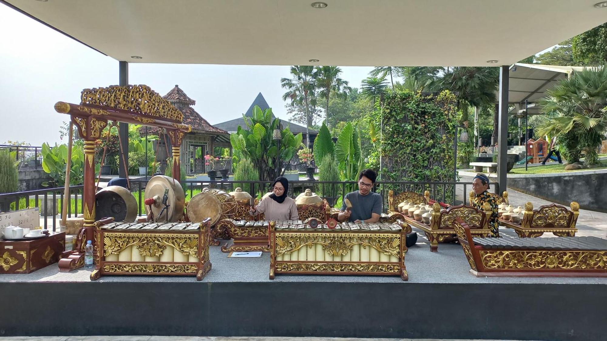 Abhayagiri - Sumberwatu Heritage Resort Randugunting Exterior photo