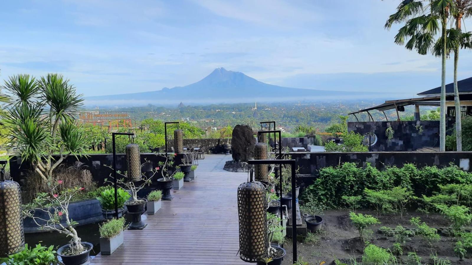 Abhayagiri - Sumberwatu Heritage Resort Randugunting Exterior photo